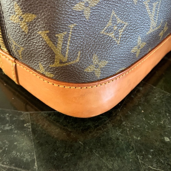 Beautiful Louis Vuitton Alma PM - Picture 13 of 16